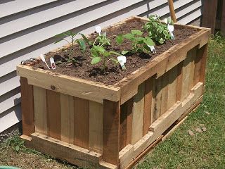 25 Amazing DIY Projects to Repurpose Pallets into Garden Planters --> Planter with pallets