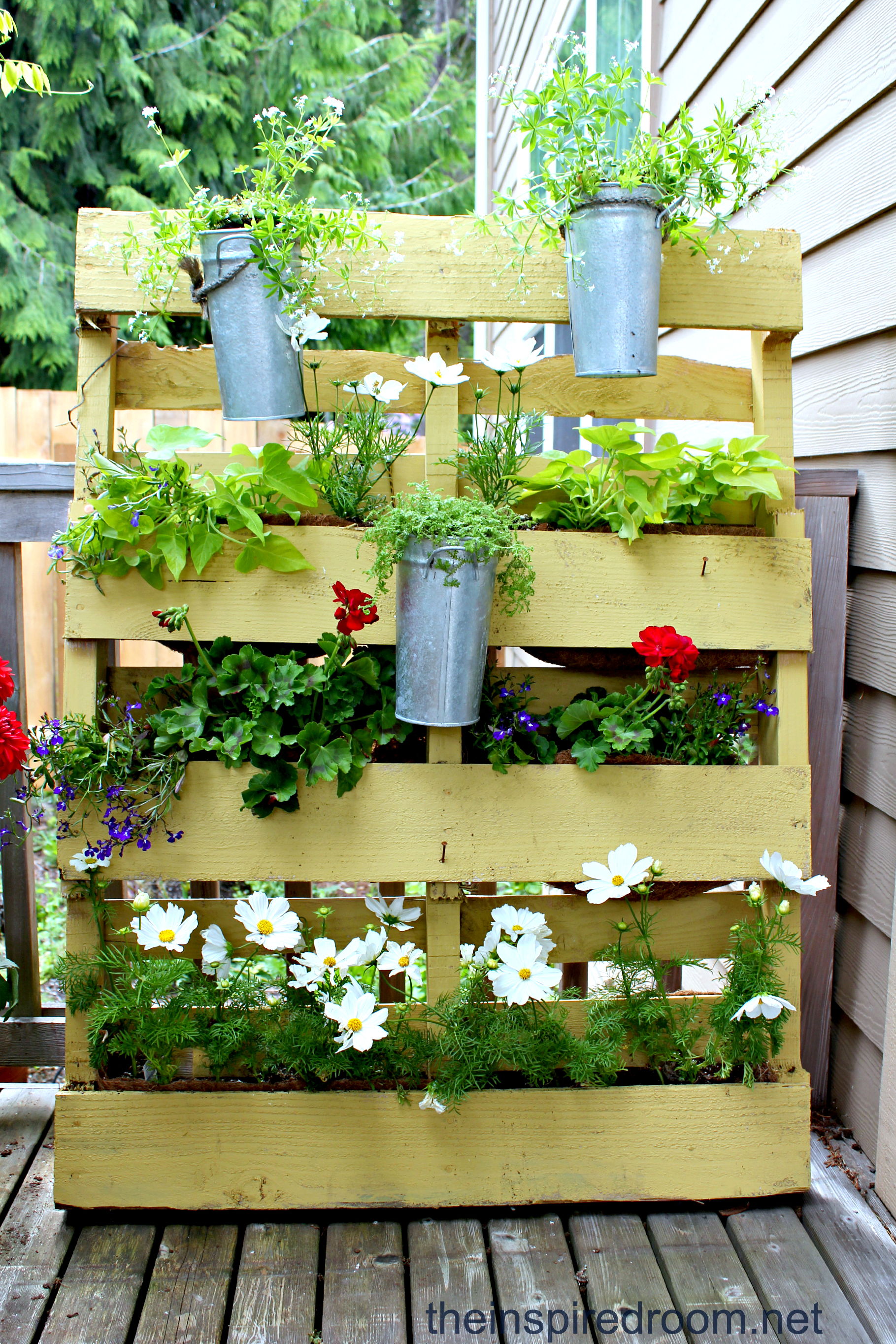 25 Amazing DIY Projects to Repurpose Pallets into Garden Planters --> The Pallet Garden