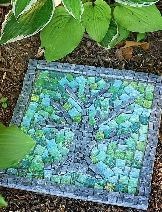 30 Beautiful DIY Stepping Stone Ideas to Decorate Your Garden --> Unique Stepping Stone