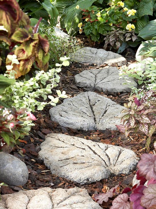30 Beautiful DIY Stepping Stone Ideas to Decorate Your Garden --> DIY Landscape Accent
