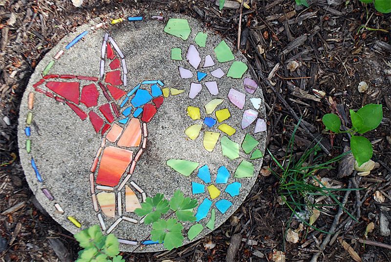 30 Beautiful DIY Stepping Stone Ideas to Decorate Your Garden --> DIY Hummingbird Garden Stepping Stone
