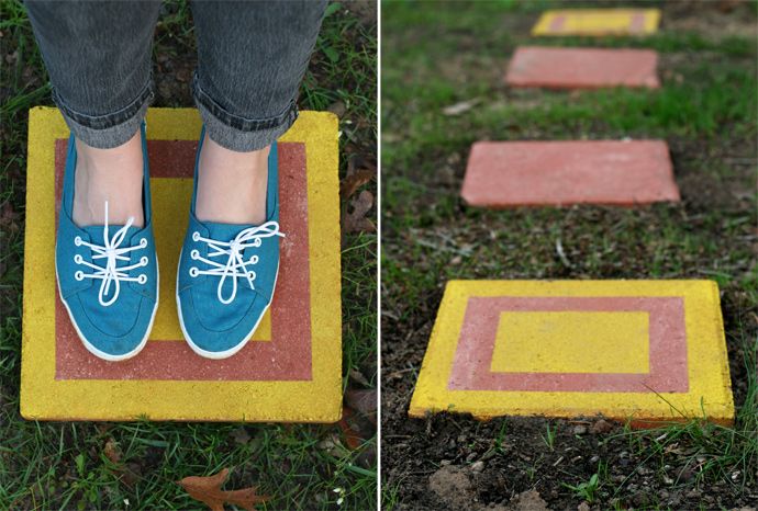 30 Beautiful DIY Stepping Stone Ideas to Decorate Your Garden --> DIY CUSTOM STEPPING STONES