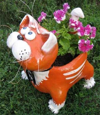 DIY-Adorable-Cat-Flower-Pot-from-Plastic-Bottle-and-Cement-1.jpg