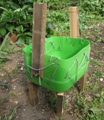 DIY-Adorable-Cat-Flower-Pot-from-Plastic-Bottle-and-Cement-2.jpg