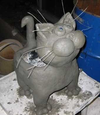 DIY-Adorable-Cat-Flower-Pot-from-Plastic-Bottle-and-Cement-5.jpg