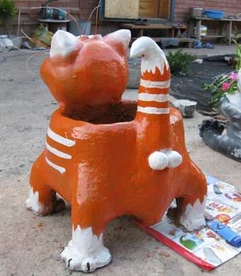 DIY-Adorable-Cat-Flower-Pot-from-Plastic-Bottle-and-Cement-7.jpg