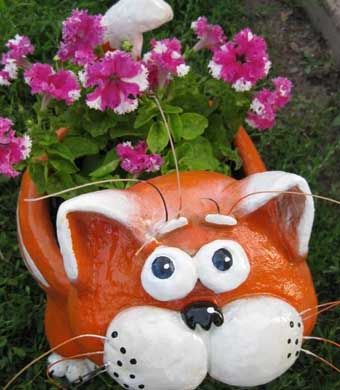 DIY-Adorable-Cat-Flower-Pot-from-Plastic-Bottle-and-Cement-8.jpg