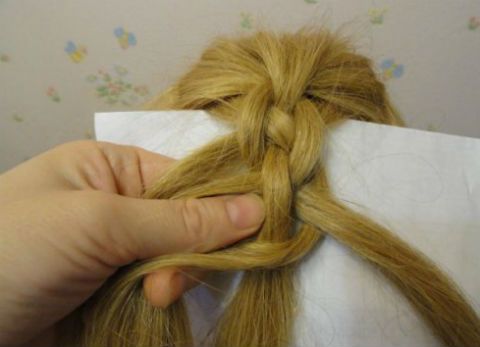 DIY-Braided-Chain-Pigtail-Hairstyle-10.jpg