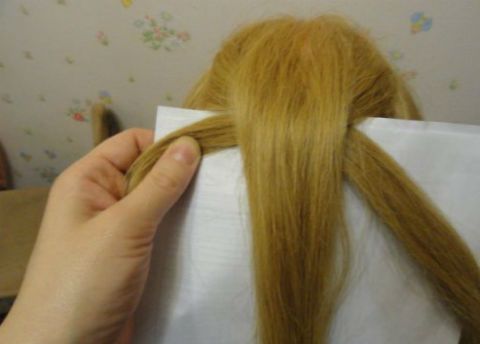 DIY-Braided-Chain-Pigtail-Hairstyle-3.jpg