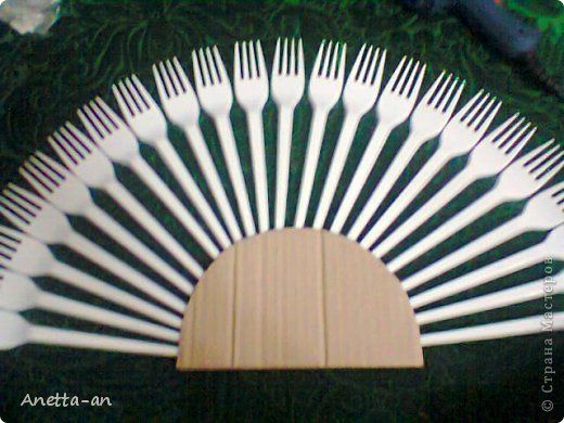 DIY-Decorative-Fan-from-Plastic-Forks-4.jpg