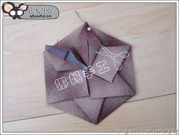 DIY-Origami-Lotus-Flower-Patchwork-Handbag-16.jpg