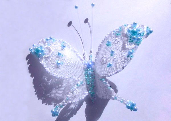 DIY-Pretty-Butterflies-from-Plastic-Bottles-6.jpg