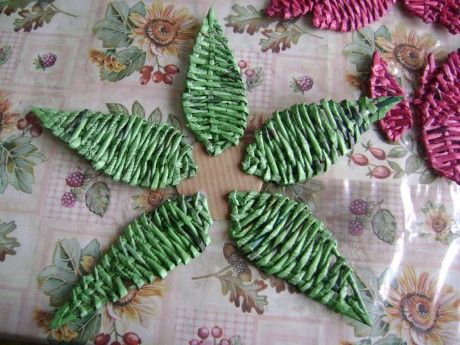 DIY-Woven-Paper-Poinsettia-the-Christmas-Star-21.jpg