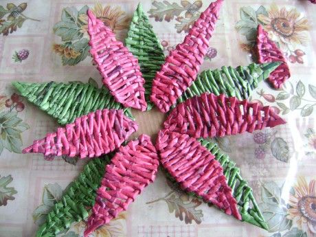 DIY-Woven-Paper-Poinsettia-the-Christmas-Star-22.jpg