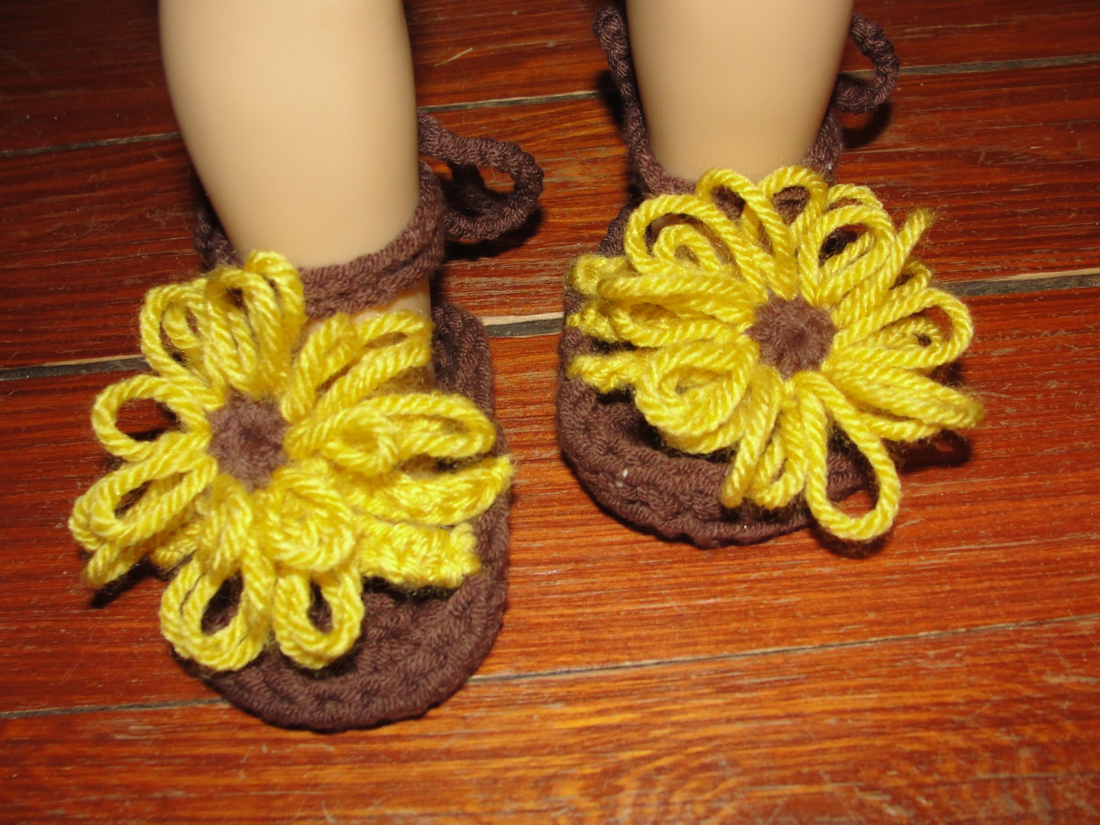 60+ Adorable and FREE Crochet Baby Sandals Patterns --> Baby Strap Sandals