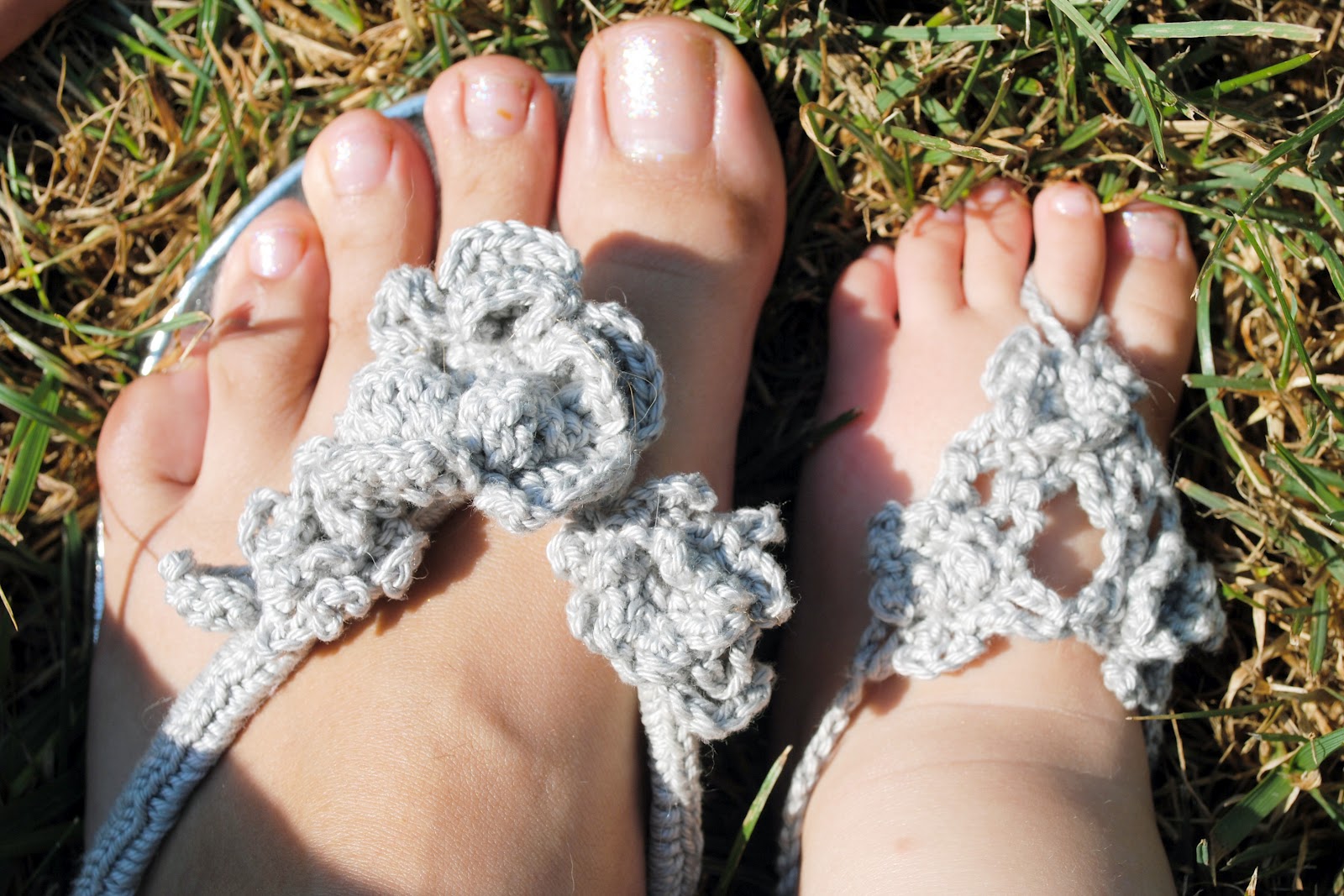 60+ Adorable and FREE Crochet Baby Sandals Patterns --> Just Like Mommy's Sandals