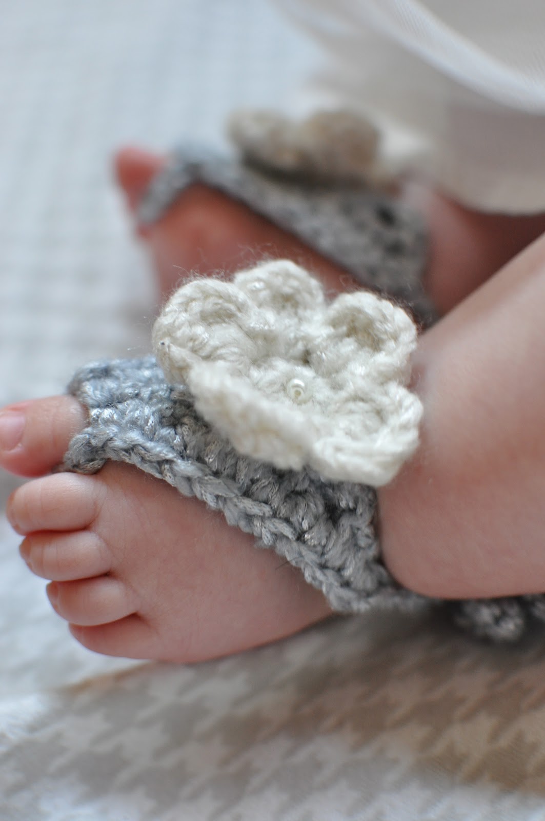 60+ Adorable and FREE Crochet Baby Sandals Patterns --> Barefoot Baby Sandals