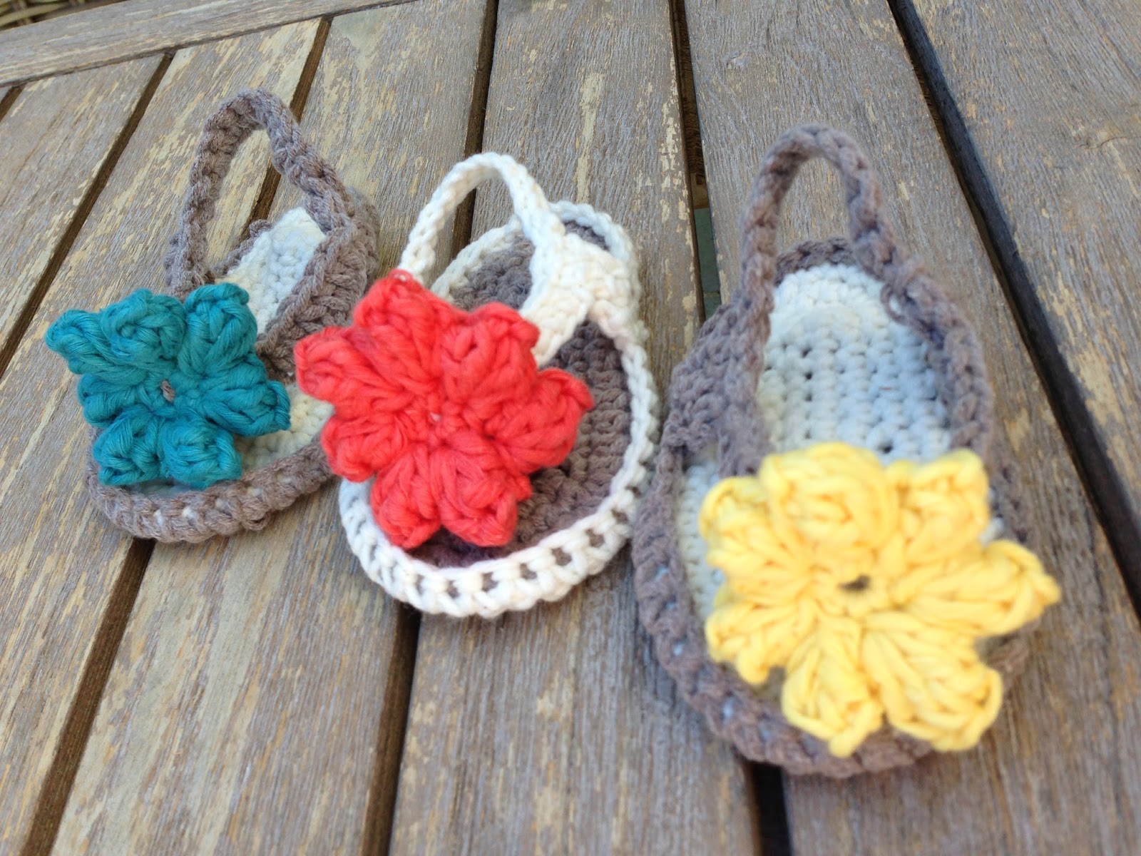 60+ Adorable and FREE Crochet Baby Sandals Patterns --> Baby Flip Flops Free Pattern