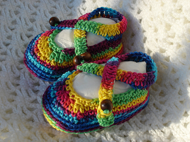 60+ Adorable and FREE Crochet Baby Sandals Patterns --> Baby rainbow sandals