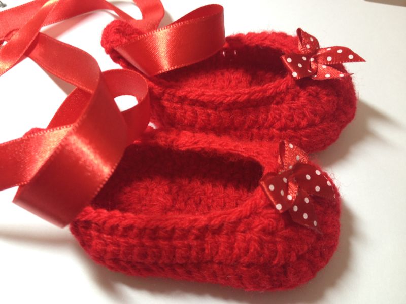 60+ Adorable and FREE Crochet Baby Sandals Patterns --> Ruby Red Crochet Baby Slippers