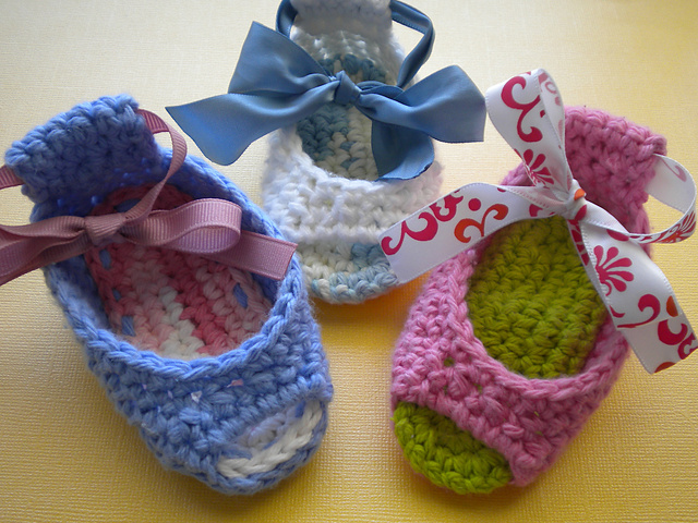 60+ Adorable and FREE Crochet Baby Sandals Patterns --> Piggy Peeps Baby Shoes