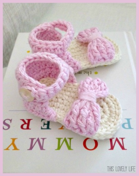 60+ Adorable and FREE Crochet Baby Sandals Patterns --> Bow Front Crochet Baby Sandals