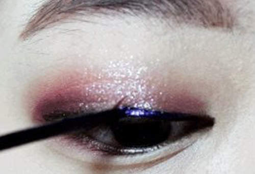 How-to-Apply-Disney-Frozen-Elsas-Eyeshadow-in-Everyday-Eye-Makeup-10.jpg