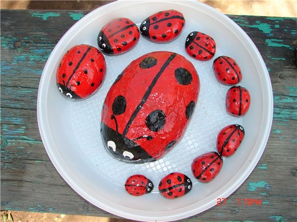 How-to-DIY-Decorative-Pebble-Ladybugs-11.jpg