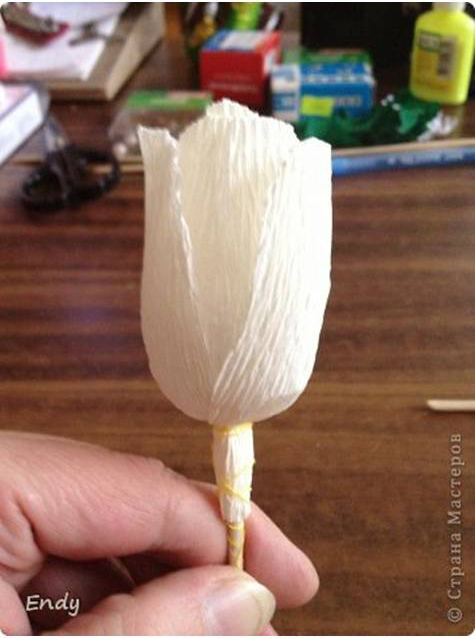 How-to-DIY-Easy-Rose-from-Crepe-Paper-3.jpg