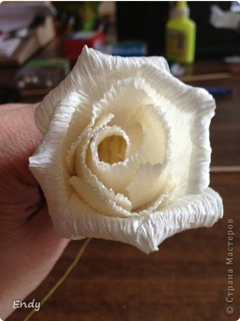 How-to-DIY-Easy-Rose-from-Crepe-Paper-7.jpg