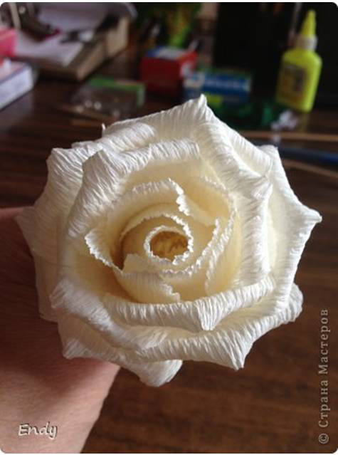 How-to-DIY-Easy-Rose-from-Crepe-Paper-8.jpg