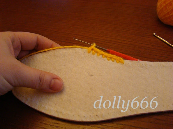 How-to-DIY-Pretty-Crochet-Home-Slippers-1.jpg
