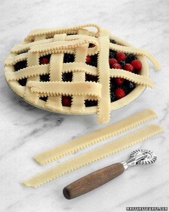 How-to-DIY-Pretty-Decorative-Pie-Crusts-5.jpg