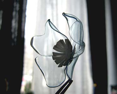 How-to-DIY-Simple-Flower-from-Plastic-Bottles-8.jpg