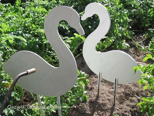 How-to-DIY-Swan-Garden-Decor-from-Recycled-Plastic-Bottles-1.jpg
