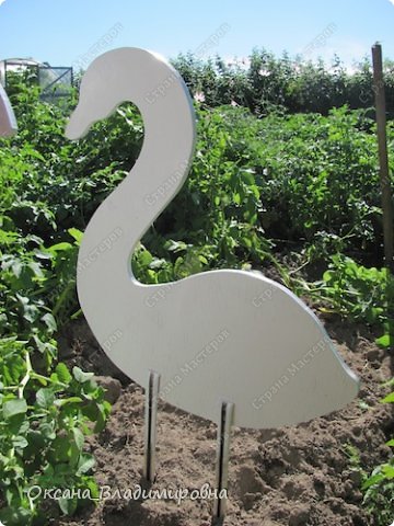 How-to-DIY-Swan-Garden-Decor-from-Recycled-Plastic-Bottles-2.jpg