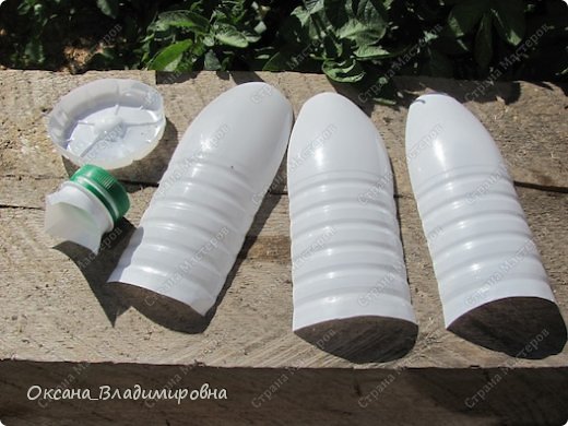 How-to-DIY-Swan-Garden-Decor-from-Recycled-Plastic-Bottles-4.jpg