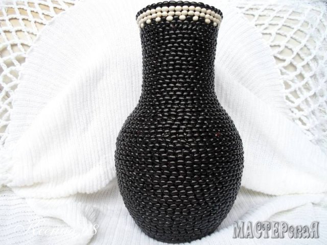 How-to-Make-Black-and-White-Beans-Decorated-Vase-12.jpg