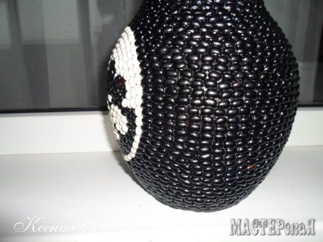 How-to-Make-Black-and-White-Beans-Decorated-Vase-6.jpg