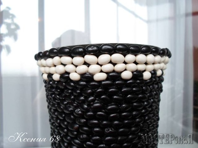 How-to-Make-Black-and-White-Beans-Decorated-Vase-7.jpg