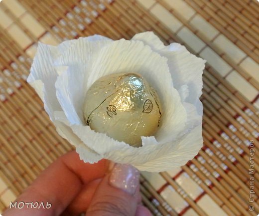 How-to-Make-Crepe-Paper-Chocolate-Jasmine-Flowers-11.jpg
