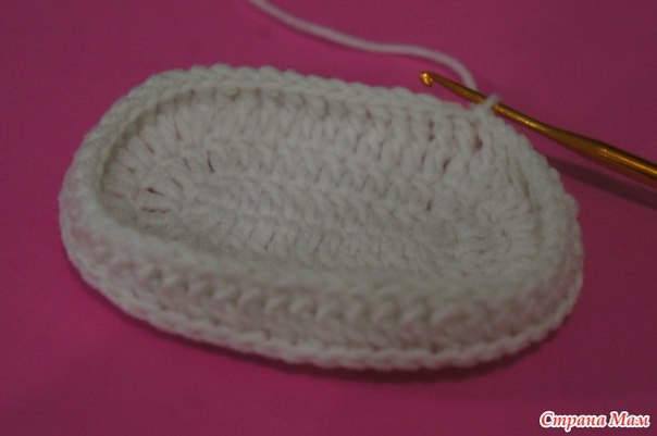 How-to-Make-Cute-Crochet-Baby-Sneakers-4.jpg