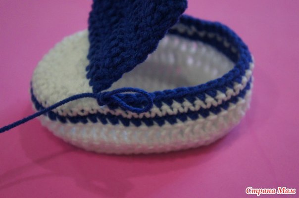 How-to-Make-Cute-Crochet-Baby-Sneakers-9.jpg