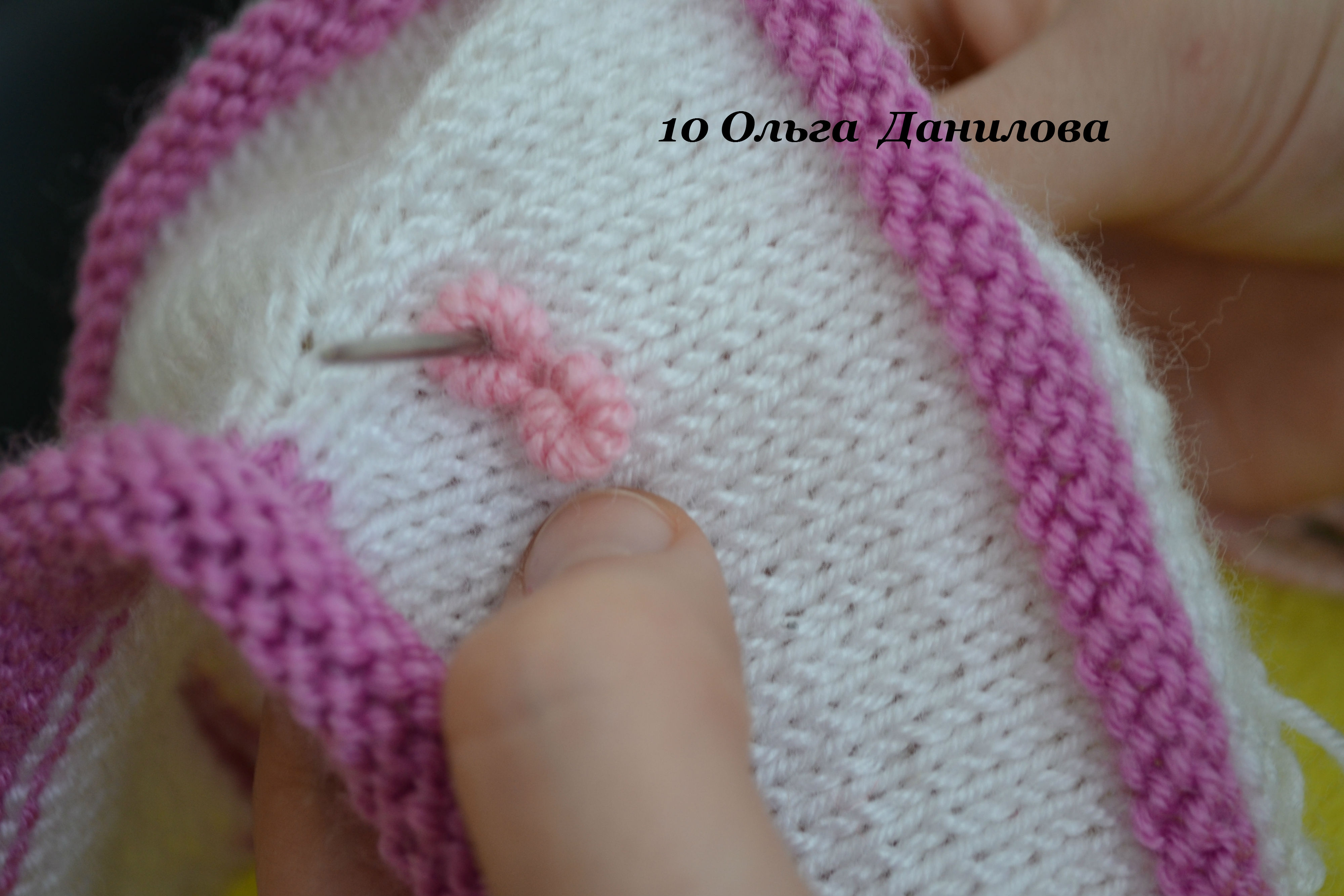 How-to-Make-Pretty-Knitted-Baby-Booties-12.jpg