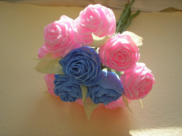 How-to-Make-Unique-Crepe-Paper-Flowers-10.jpg