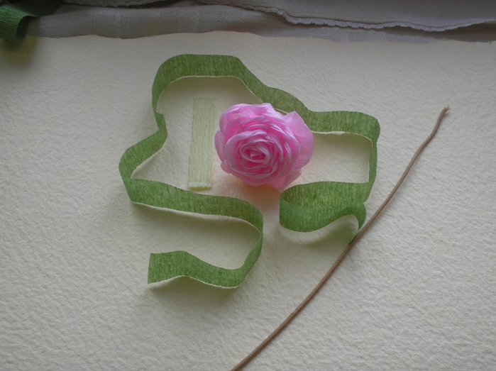 How-to-Make-Unique-Crepe-Paper-Flowers-8.jpg