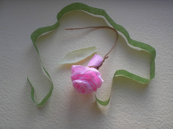 How-to-Make-Unique-Crepe-Paper-Flowers-9.jpg