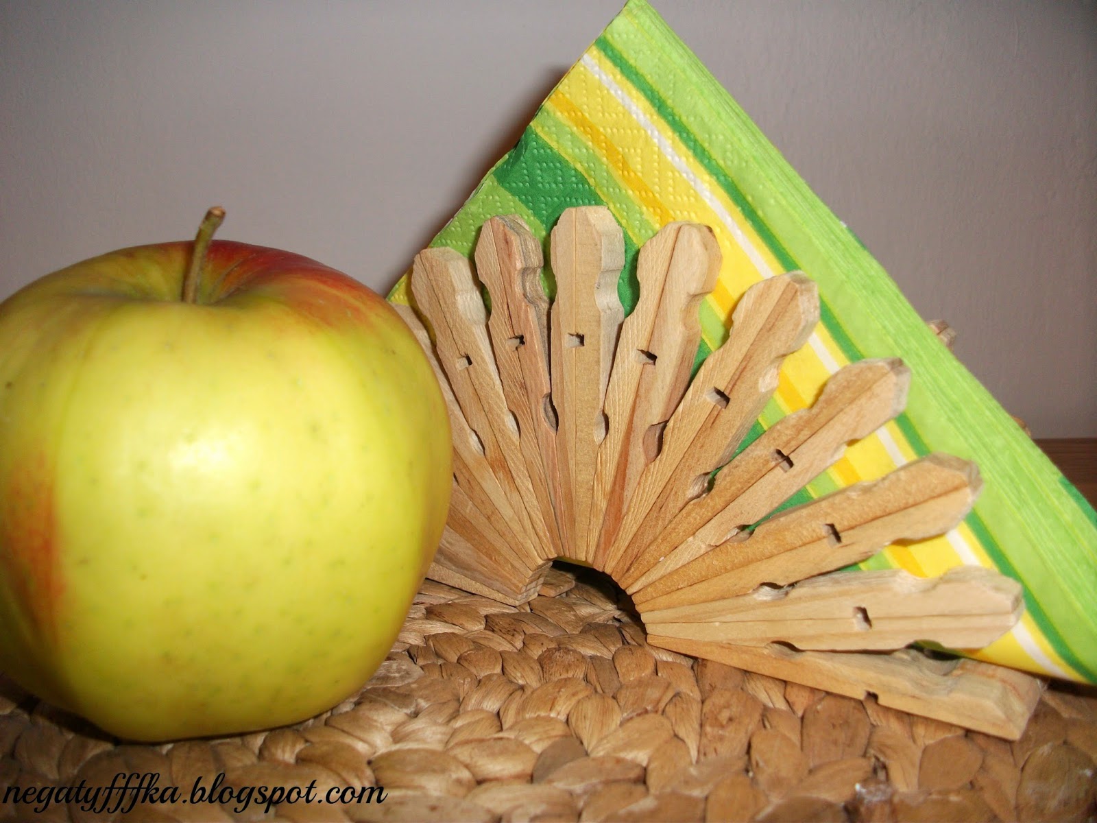 How-to-Make-a-Unique-Napkin-Holder-from-Clothespins-7.jpg