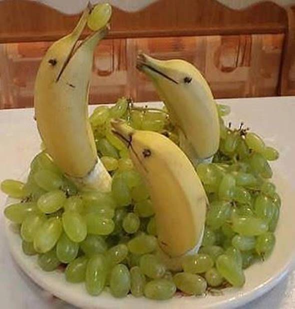 10 Creative DIY Fruit Art --> Banana Dolphin