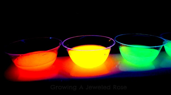 35+ Fun Activities for Kids to Do This Summer --> Glowing Rainbow Water